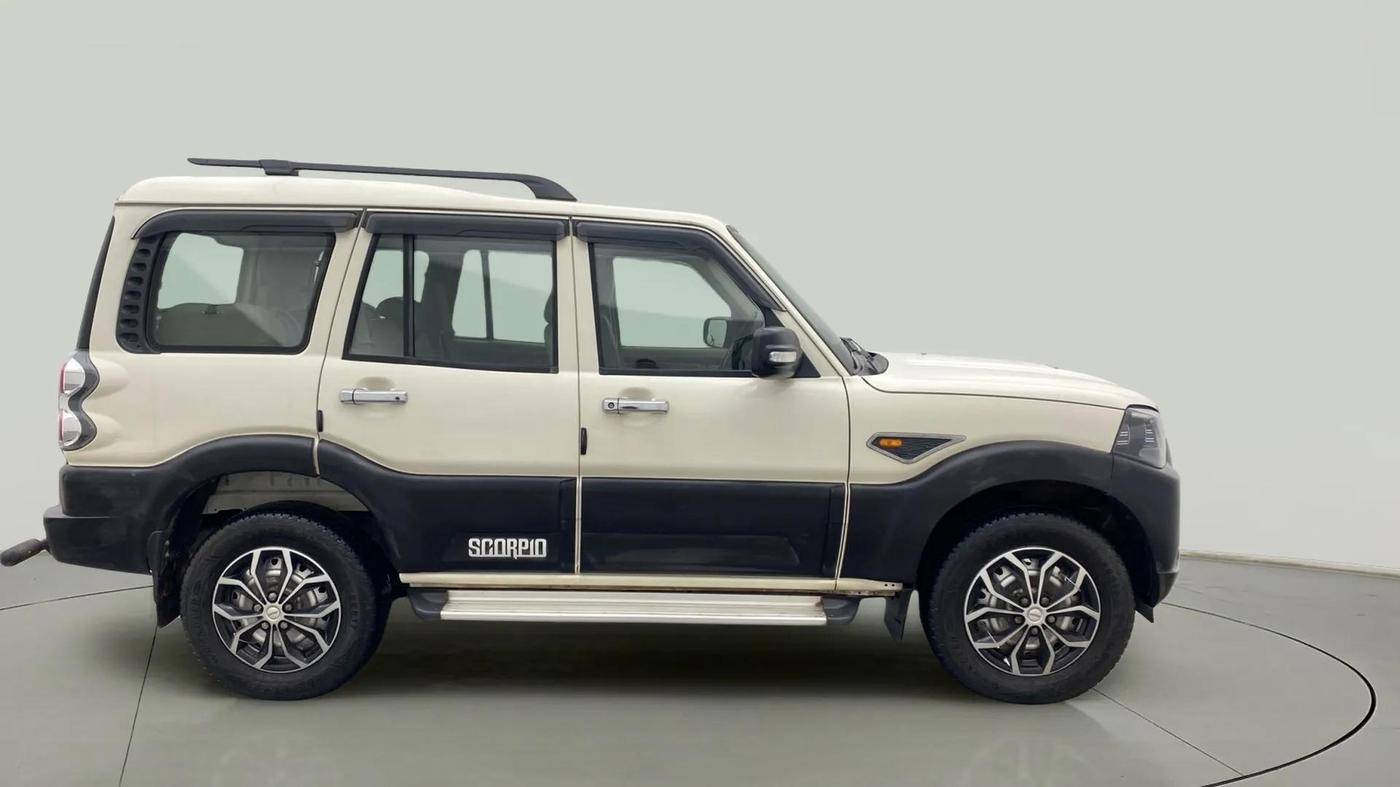 2015 Mahindra Scorpio S4 PLUS, Diesel, Manual, 48,693 km, Right Side View