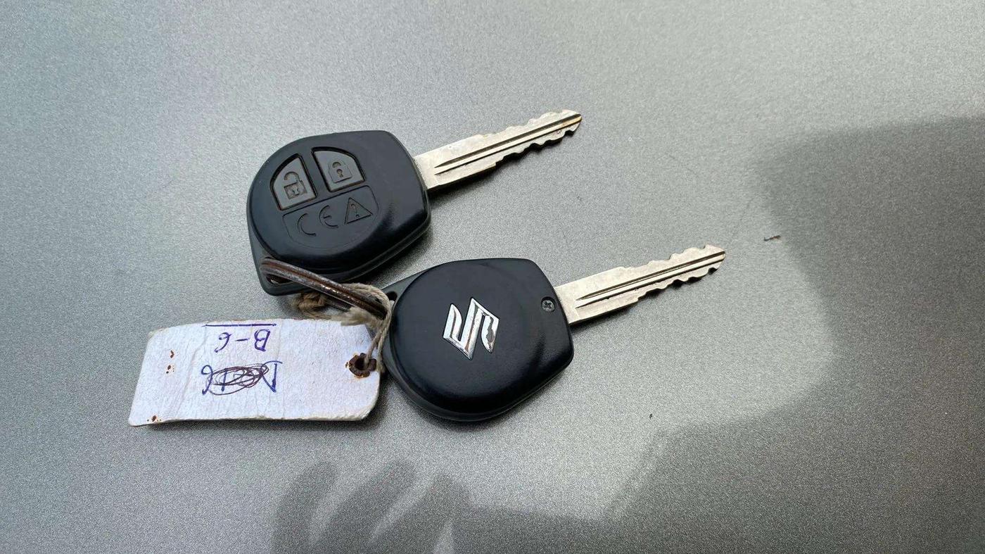 2020 Maruti Swift VXI, Petrol, Manual, 23,136 km, Key Close Up