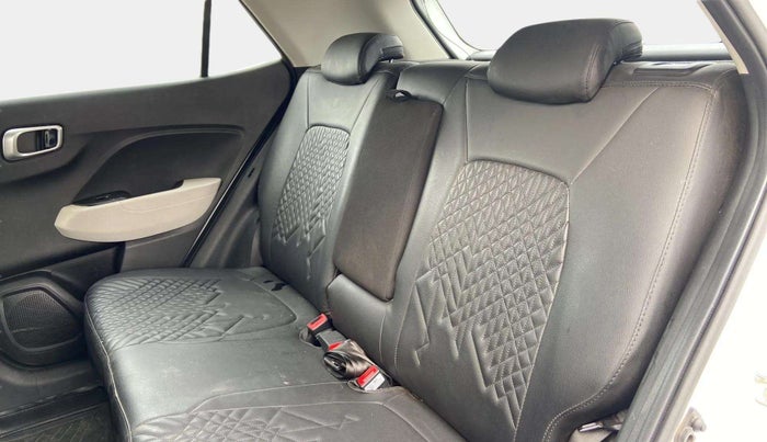 2022 Hyundai VENUE SX 1.2 PETROL, Petrol, Manual, 23,425 km, Right Side Rear Door Cabin