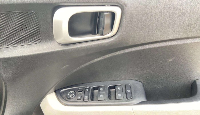 2022 Hyundai VENUE SX 1.2 PETROL, Petrol, Manual, 23,425 km, Driver Side Door Panels Control