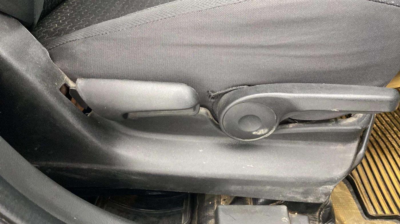 2017 Maruti Vitara Brezza ZDI PLUS DUAL TONE, Diesel, Manual, 1,06,826 km, Driver Side Adjustment Panel