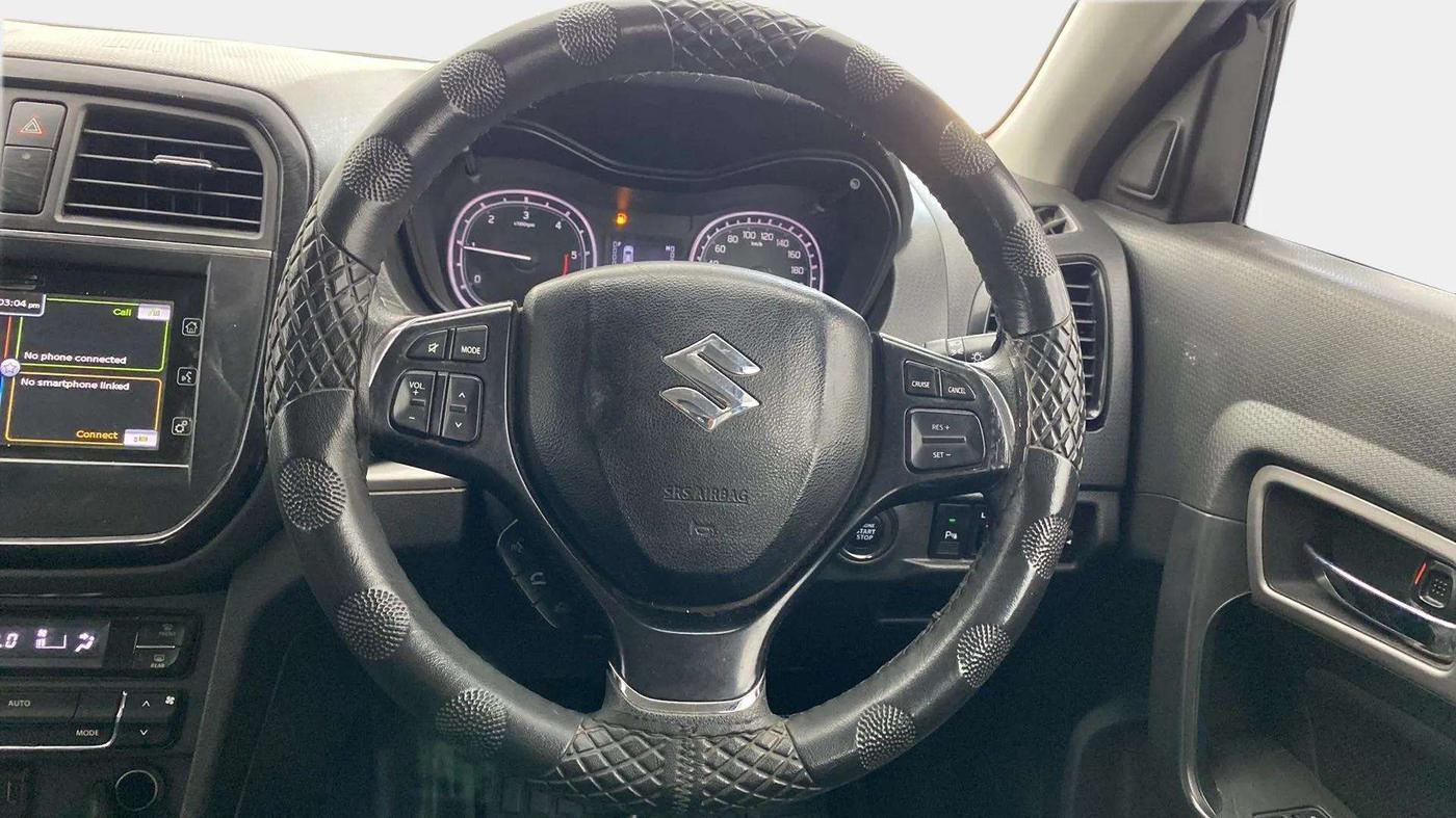 2017 Maruti Vitara Brezza ZDI PLUS DUAL TONE, Diesel, Manual, 1,06,826 km, Steering Wheel Close Up