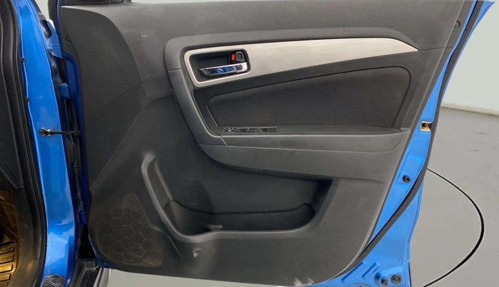 2017 Maruti Vitara Brezza ZDI PLUS DUAL TONE, Diesel, Manual, 1,06,826 km, Driver Side Door Panels Control