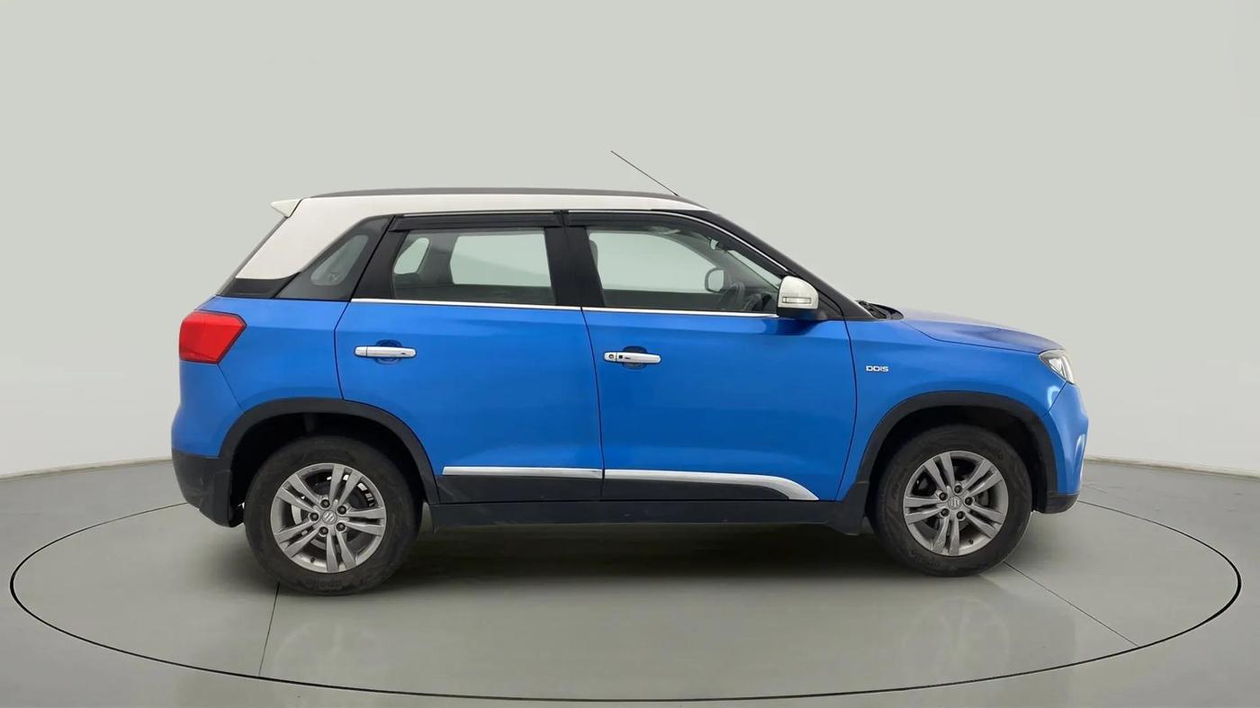 2017 Maruti Vitara Brezza ZDI PLUS DUAL TONE, Diesel, Manual, 1,06,826 km, Right Side View