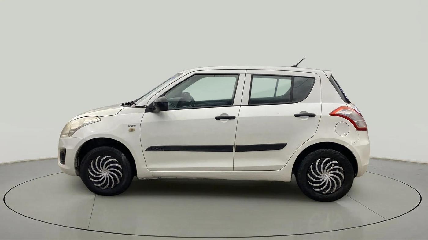 2015 Maruti Swift LXI (O), CNG, Manual, 70,487 km, Left Side