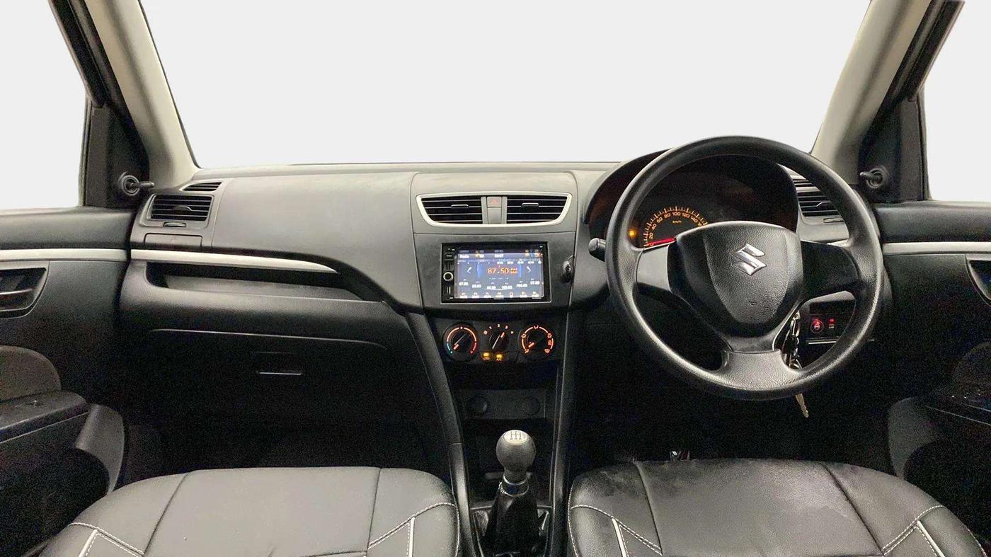 2015 Maruti Swift LXI (O), CNG, Manual, 70,487 km, Dashboard