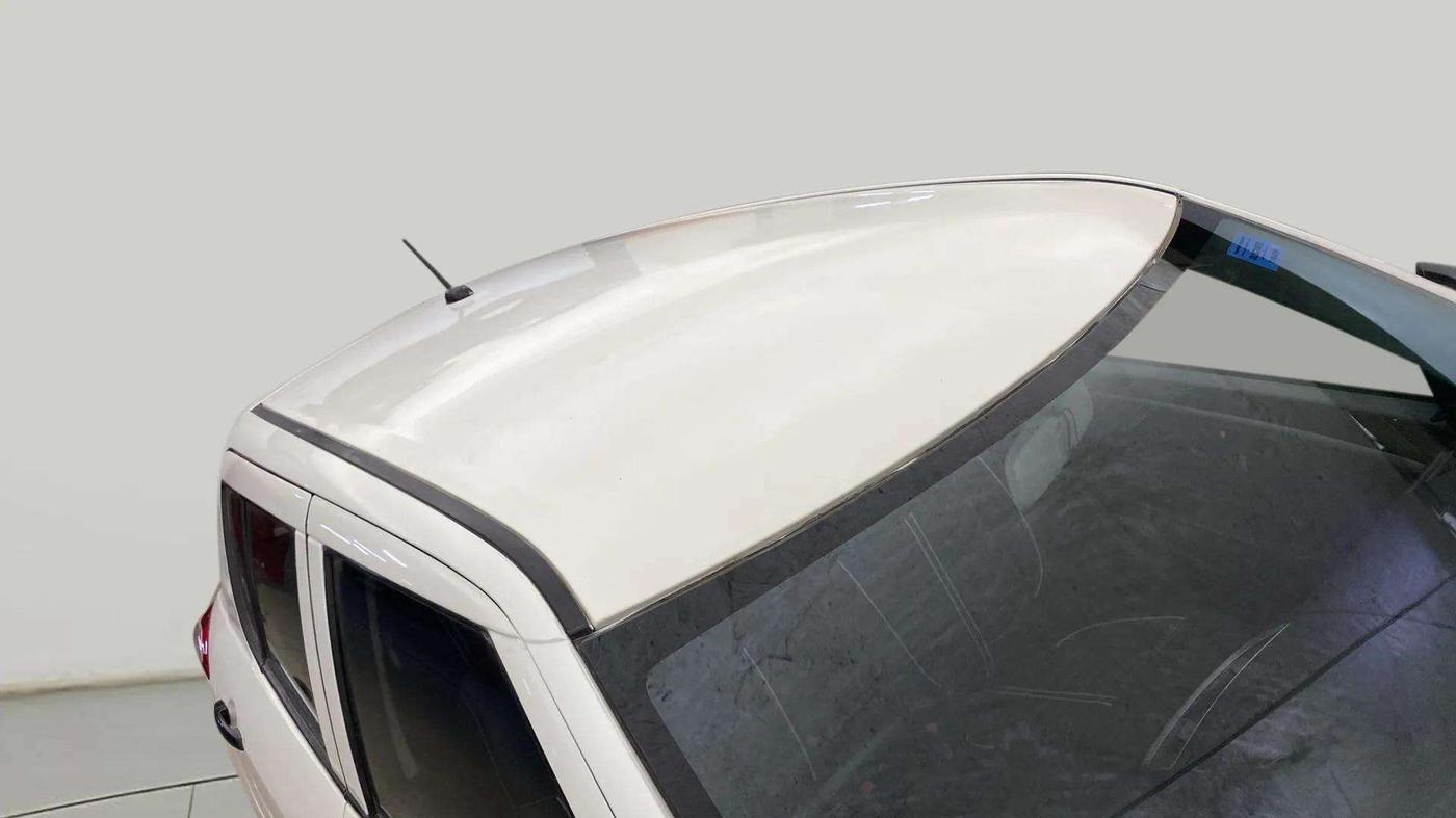 2015 Maruti Swift LXI (O), CNG, Manual, 70,487 km, Roof