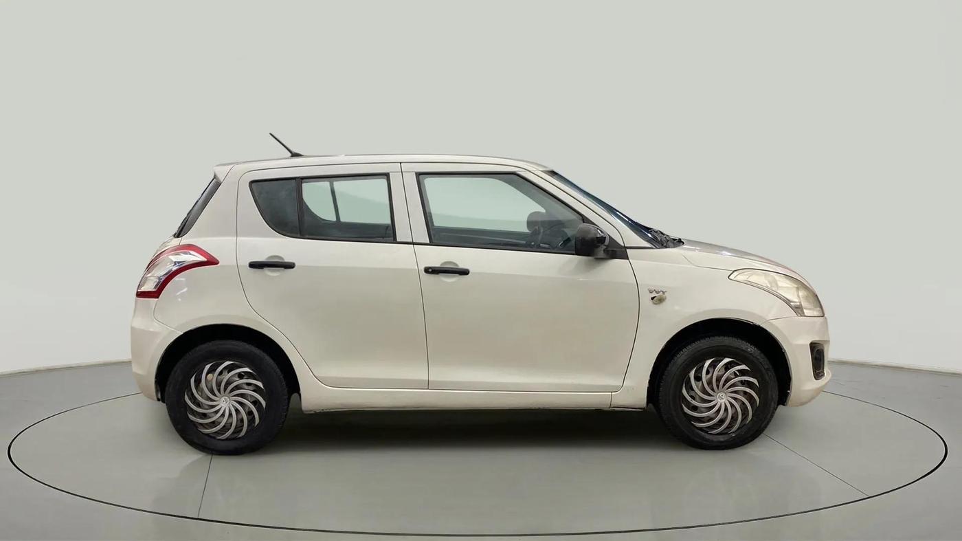 2015 Maruti Swift LXI (O), CNG, Manual, 70,487 km, Right Side View