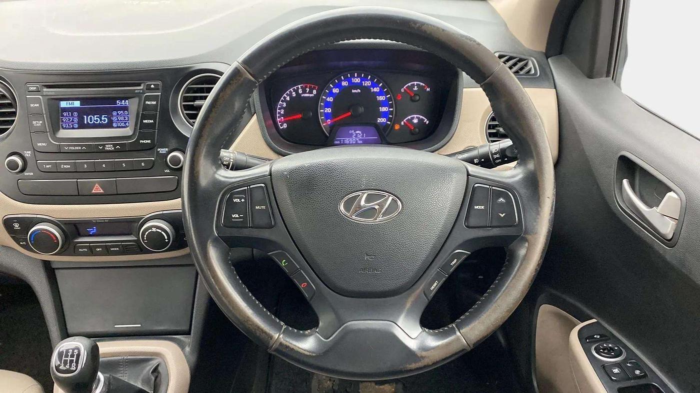 2015 Hyundai Xcent SX 1.2 (O), Petrol, Manual, 1,16,884 km, Steering Wheel Close Up