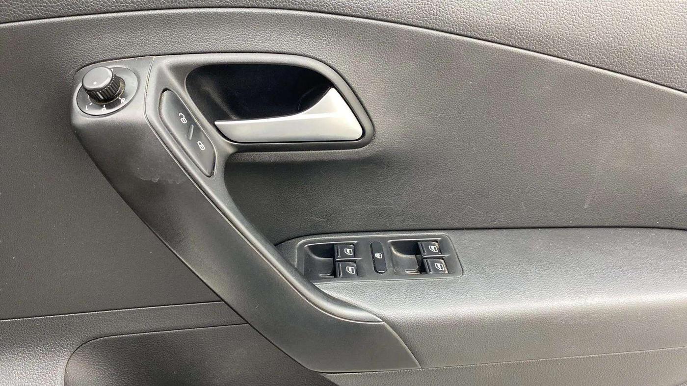 2019 Volkswagen Polo HIGHLINE PLUS 1.0 16 ALLOY, Petrol, Manual, 60,571 km, Driver Side Door Panels Control