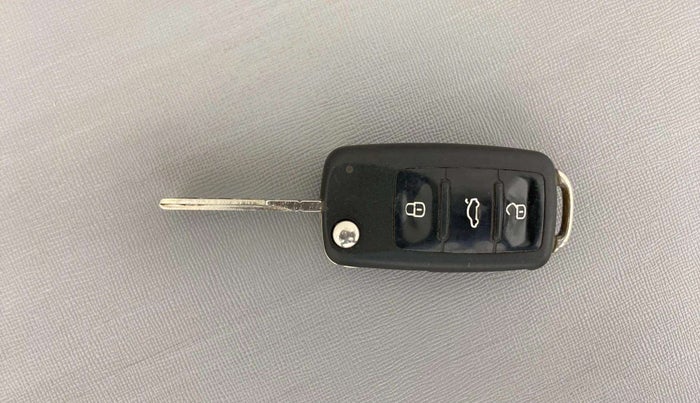 2019 Volkswagen Polo HIGHLINE PLUS 1.0 16 ALLOY, Petrol, Manual, 60,571 km, Key Close Up