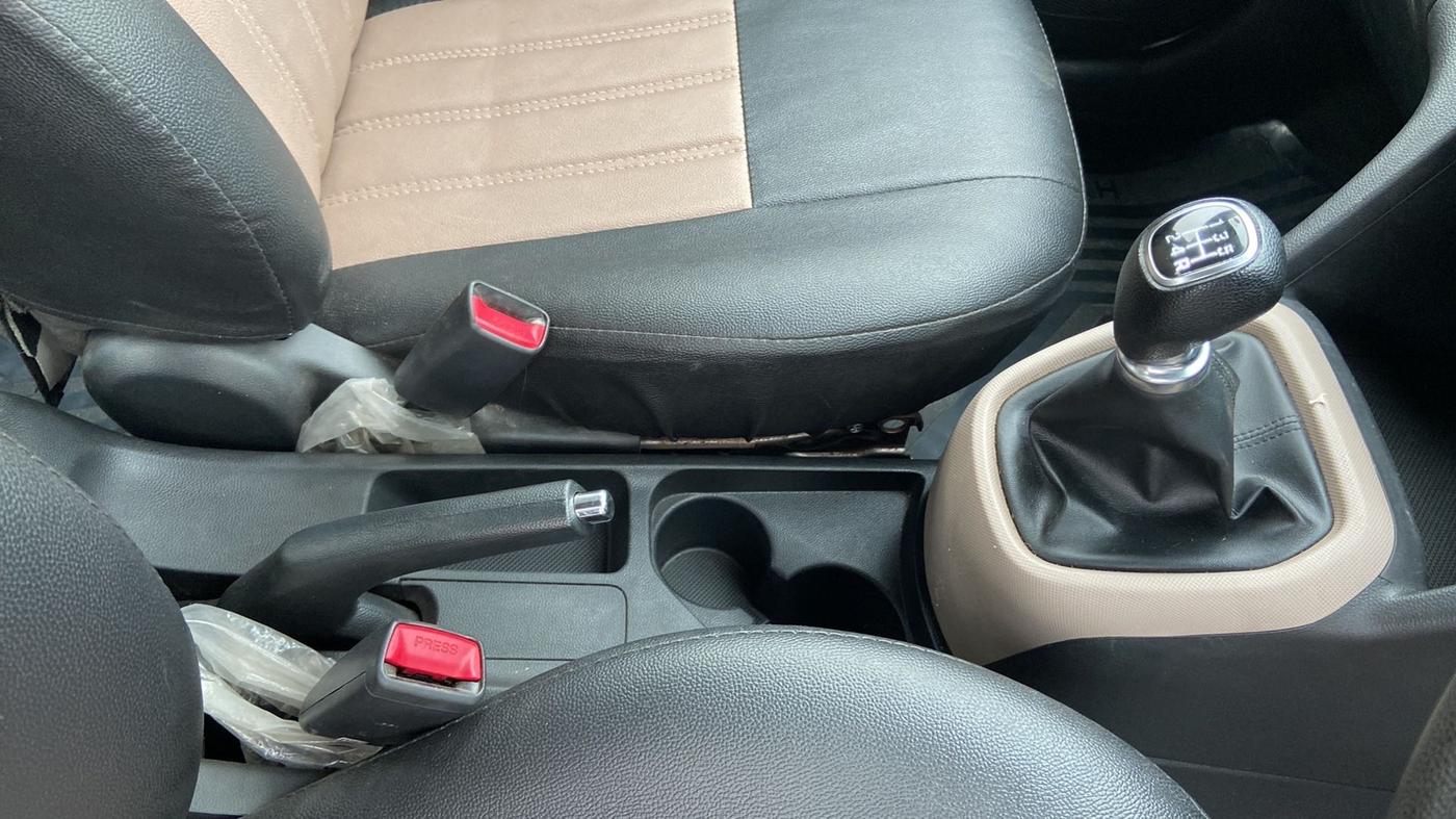 2018 Hyundai Grand i10 SPORTZ 1.2 KAPPA VTVT, CNG, Manual, 55,548 km, Gear Lever