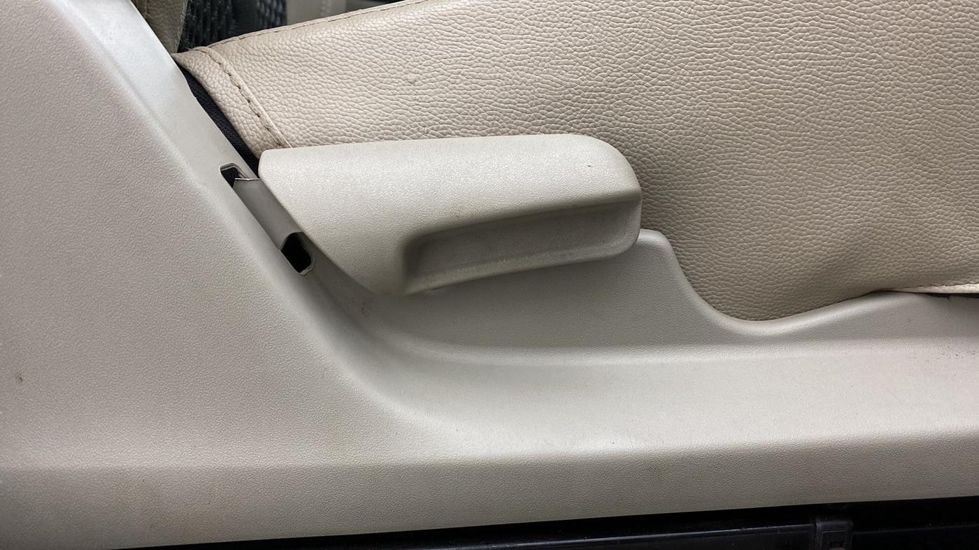 2015 Maruti Celerio VXI, CNG, Manual, 45,388 km, Driver Side Adjustment Panel