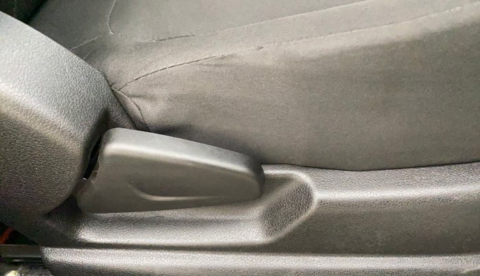 2022 Renault Kwid RXT 1.0 AMT, Petrol, Automatic, 5,595 km, Driver Side Adjustment Panel