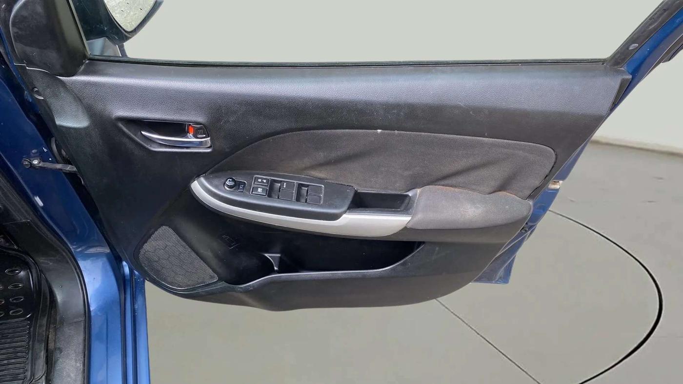 2017 Maruti Baleno DELTA PETROL 1.2, Petrol, Manual, 41,086 km, Driver Side Door Panels Control