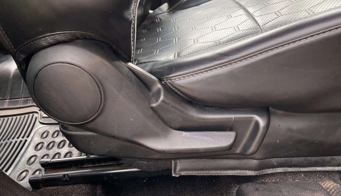 2017 Maruti Baleno DELTA PETROL 1.2, Petrol, Manual, 41,086 km, Driver Side Adjustment Panel