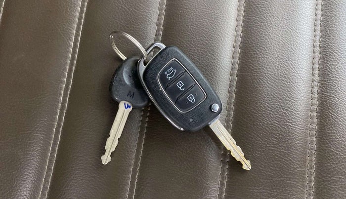 2020 Hyundai AURA S 1.2, Petrol, Manual, 11,172 km, Key Close Up