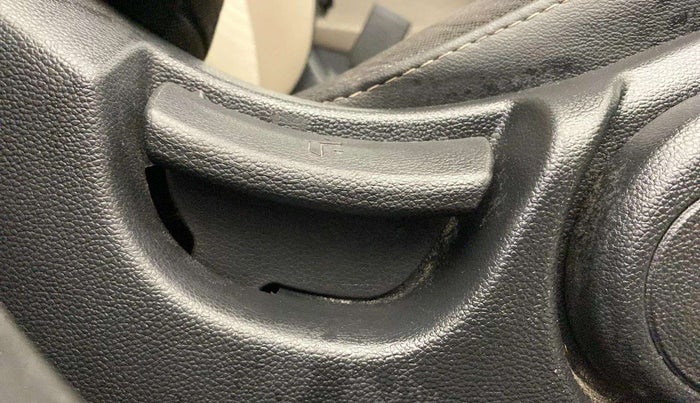 2020 Hyundai Elite i20 SPORTZ PLUS 1.2, Petrol, Manual, 25,601 km, Driver Side Adjustment Panel