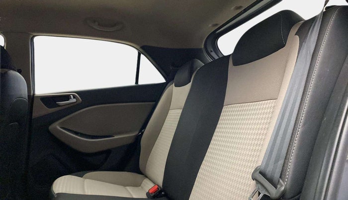 2020 Hyundai Elite i20 SPORTZ PLUS 1.2, Petrol, Manual, 25,601 km, Right Side Rear Door Cabin