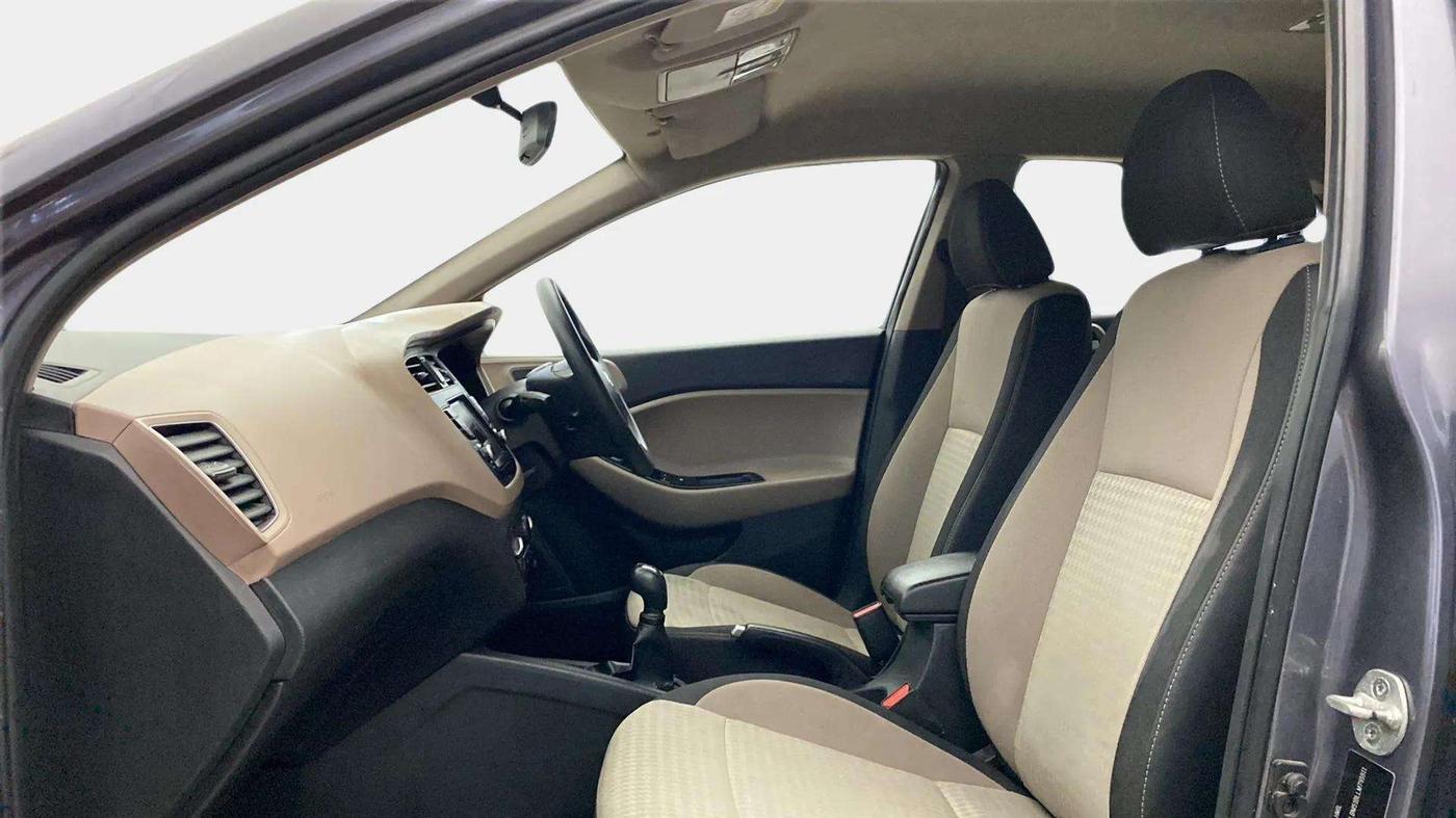 2020 Hyundai Elite i20 SPORTZ PLUS 1.2, Petrol, Manual, 25,601 km, Right Side Front Door Cabin