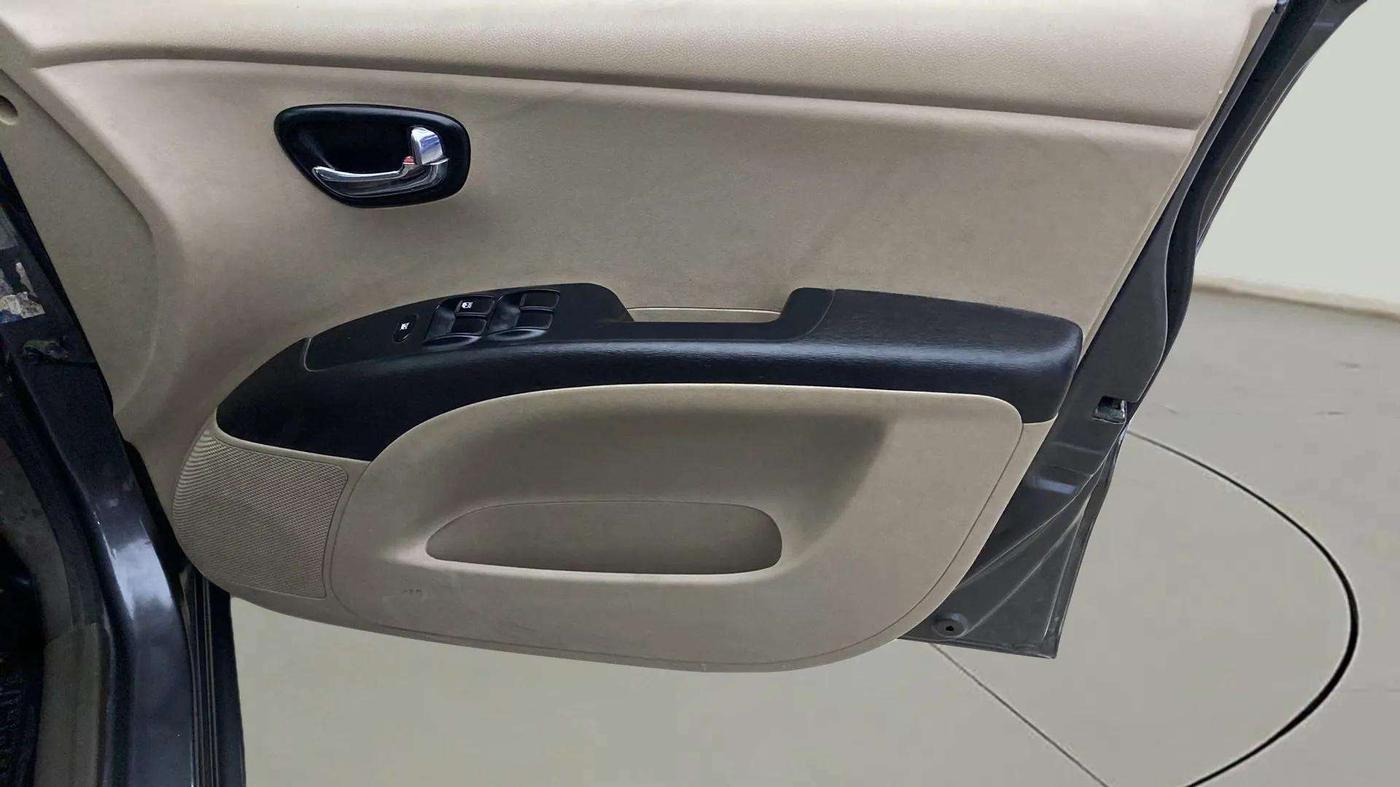 2013 Hyundai i10 MAGNA 1.1, Petrol, Manual, 75,246 km, Driver Side Door Panels Control