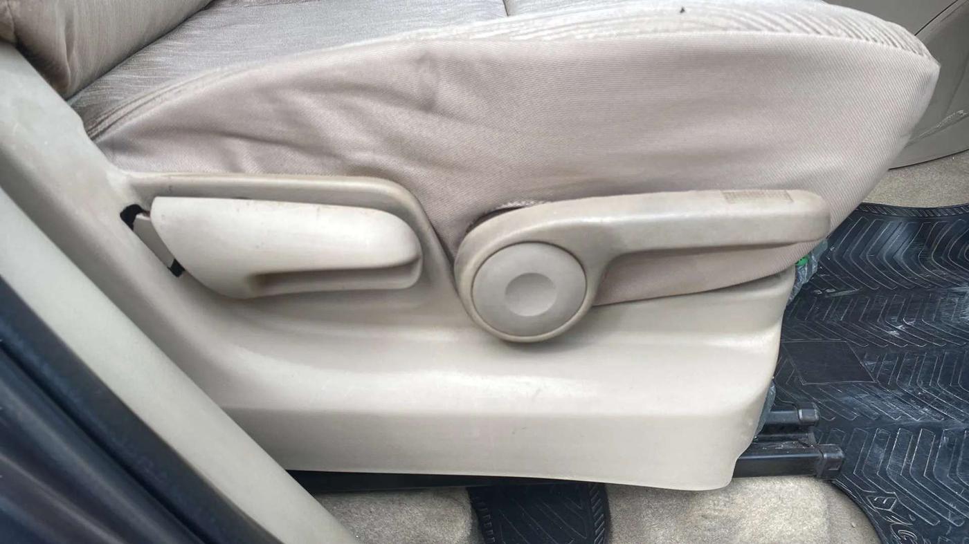 2015 Maruti Ertiga ZXI, Petrol, Manual, 82,647 km, Driver Side Adjustment Panel