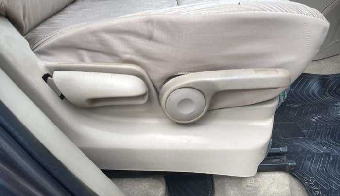2015 Maruti Ertiga ZXI, Petrol, Manual, 82,647 km, Driver Side Adjustment Panel