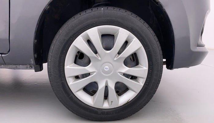 2017 Maruti Alto K10 VXI P, Petrol, Manual, 39,799 km, Right Front Wheel
