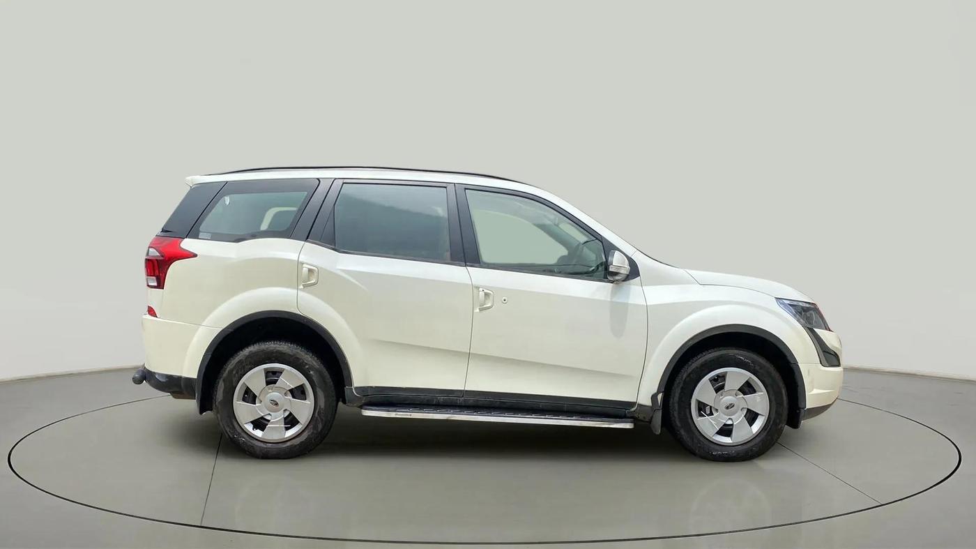 2019 Mahindra XUV500 W7, Diesel, Manual, 87,082 km, Right Side