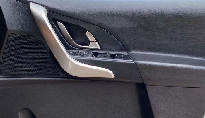 2019 Mahindra XUV500 W7, Diesel, Manual, 87,082 km, Driver Side Door Panels Control