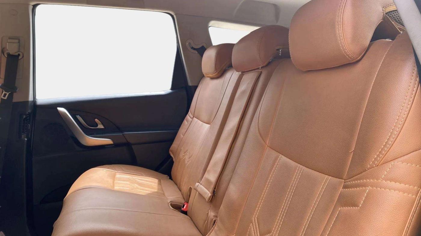 2019 Mahindra XUV500 W7, Diesel, Manual, 87,082 km, Right Side Rear Door Cabin