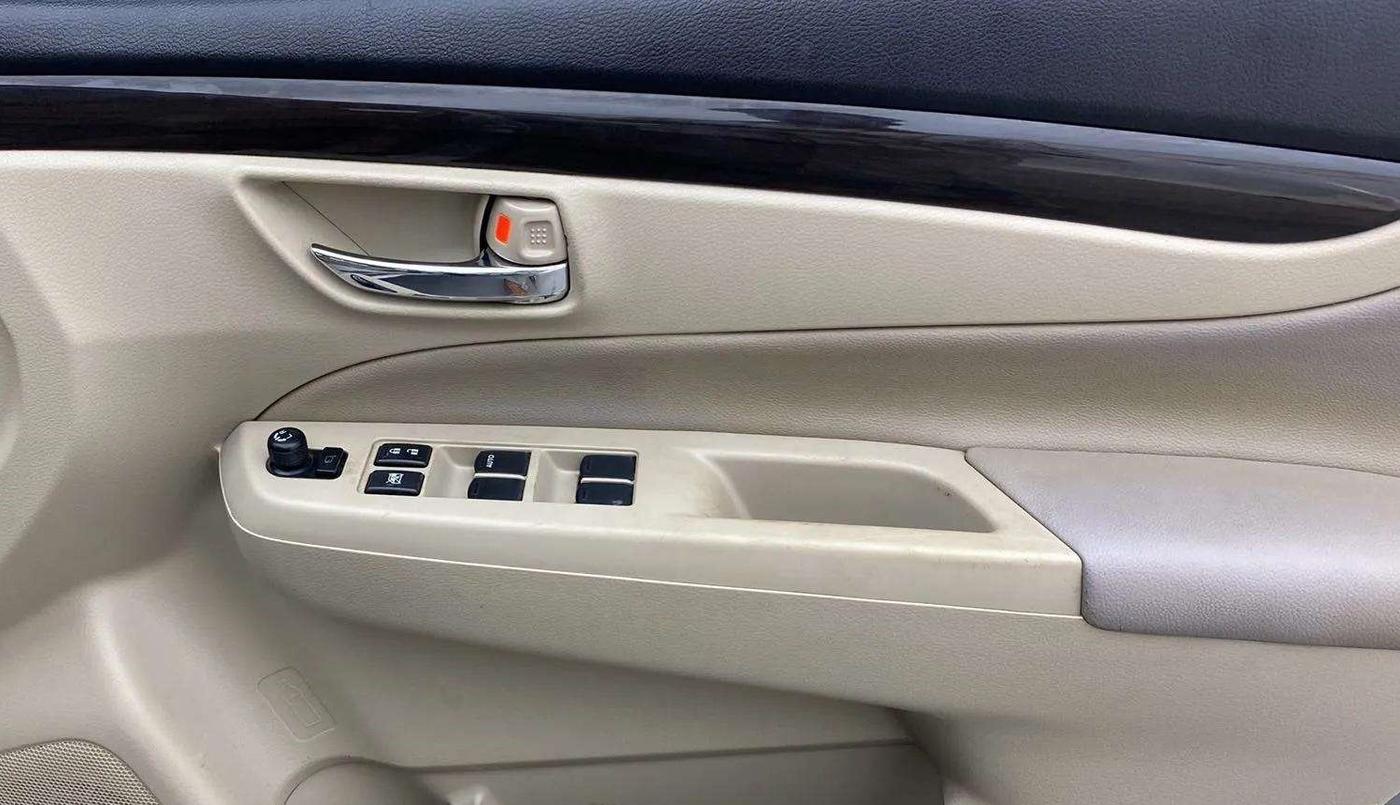 2017 Maruti Ciaz ALPHA 1.4 PETROL, Petrol, Manual, 67,160 km, Driver Side Door Panels Control