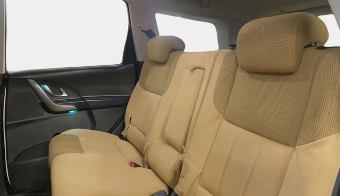 2019 Mahindra XUV500 W7, Diesel, Manual, 65,432 km, Right Side Rear Door Cabin