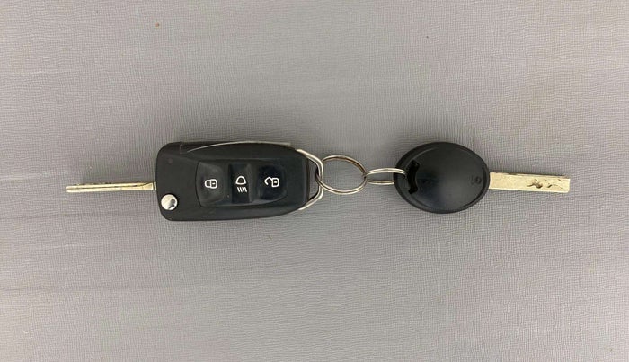 2021 Tata NEXON XMA SUNROOF PETROL, Petrol, Automatic, 53,495 km, Key Close Up