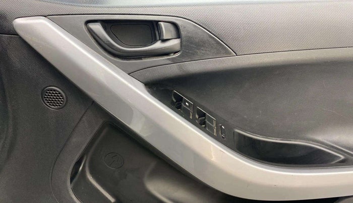 2021 Tata NEXON XMA SUNROOF PETROL, Petrol, Automatic, 53,495 km, Driver Side Door Panels Control