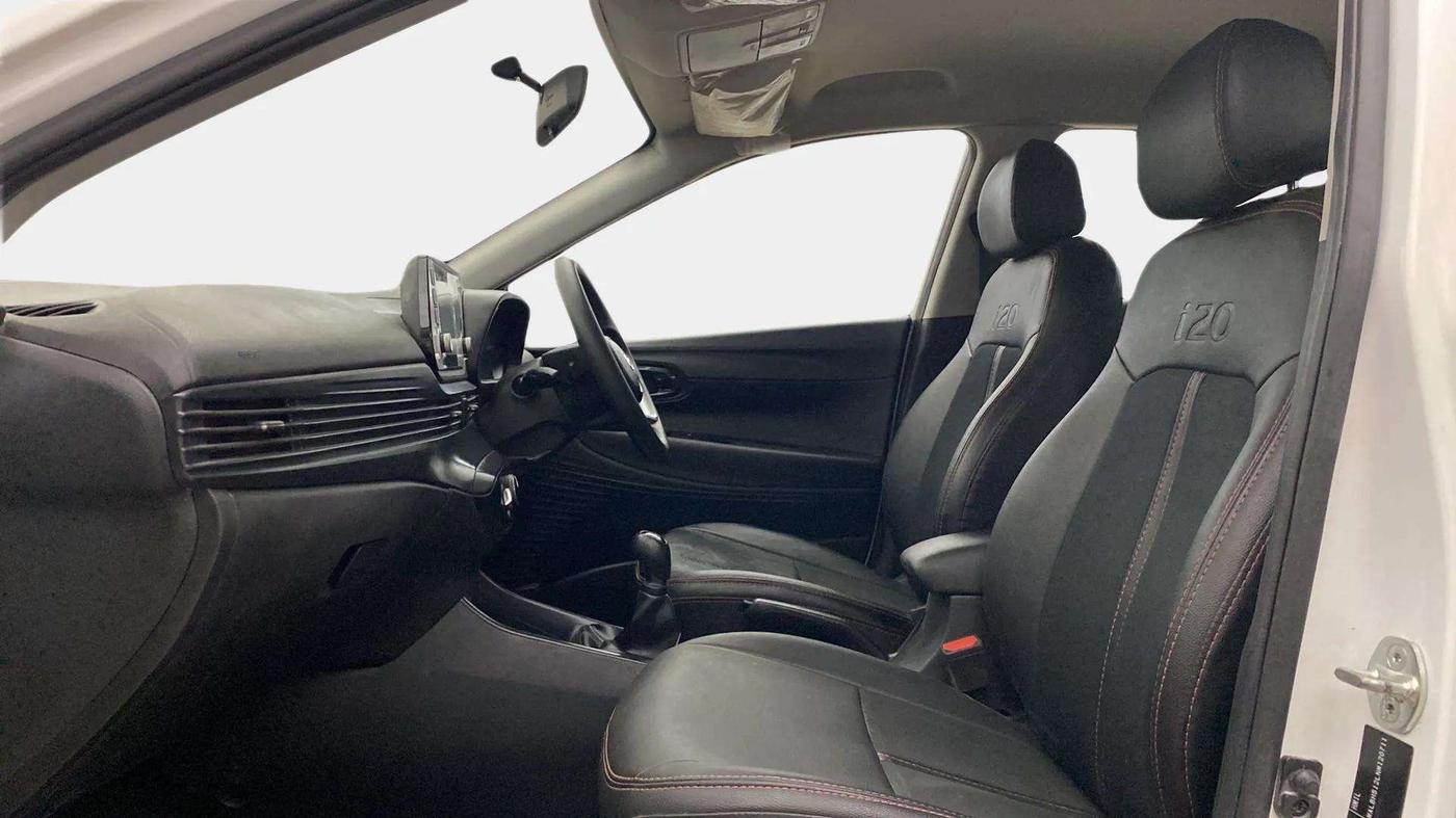2022 Hyundai NEW I20 SPORTZ 1.2 MT, Petrol, Manual, 4,844 km, Right Side Front Door Cabin