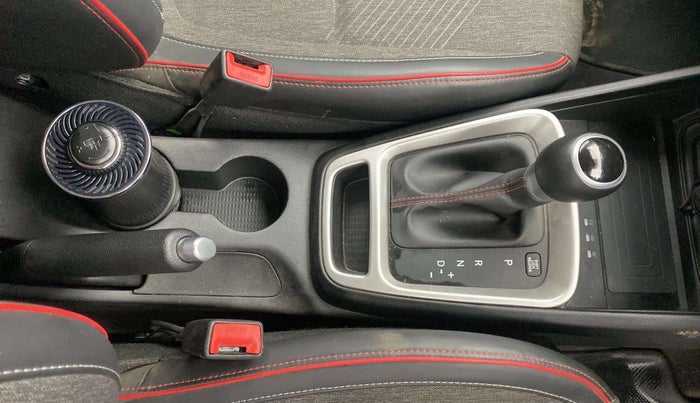 2021 Hyundai VENUE SX PLUS 1.0 TURBO DCT DUAL TONE, Petrol, Automatic, 31,992 km, Gear Lever