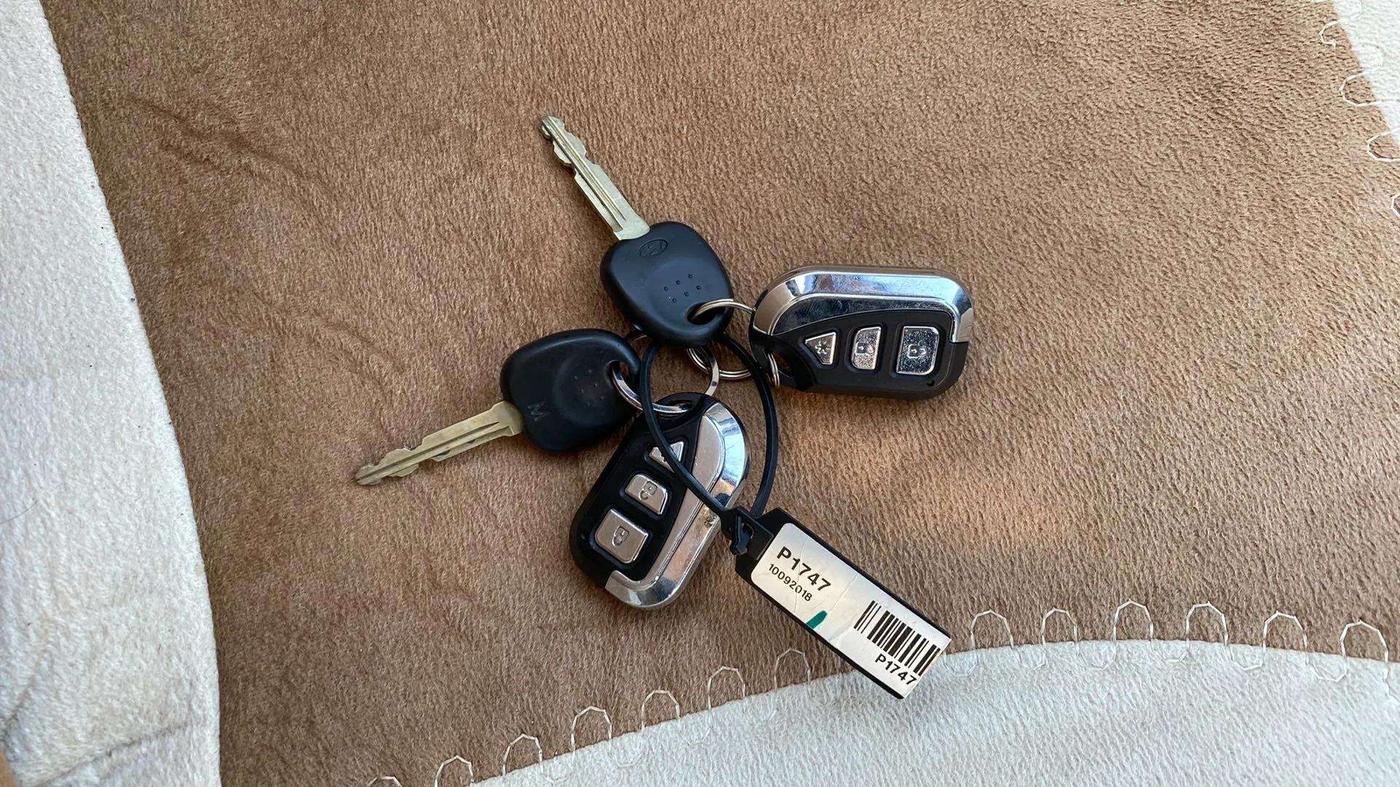 2018 Hyundai Eon MAGNA +, Petrol, Manual, 19,956 km, Key Close Up