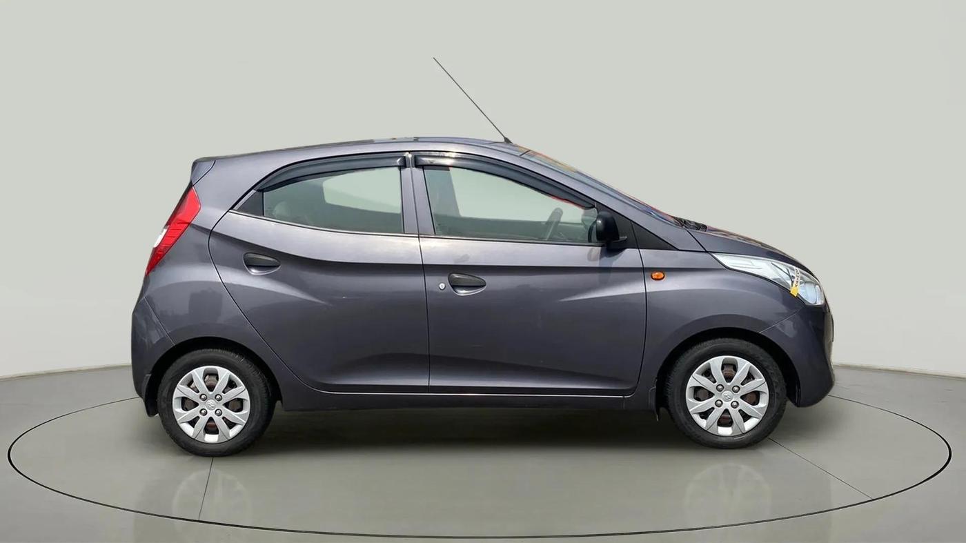 2018 Hyundai Eon MAGNA +, Petrol, Manual, 19,956 km, Right Side View