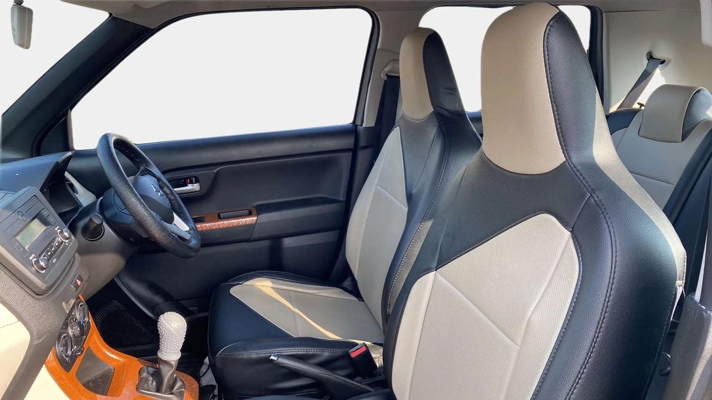 2019 Maruti New Wagon-R VXI 1.2, Petrol, Manual, 10,057 km, Right Side Front Door Cabin