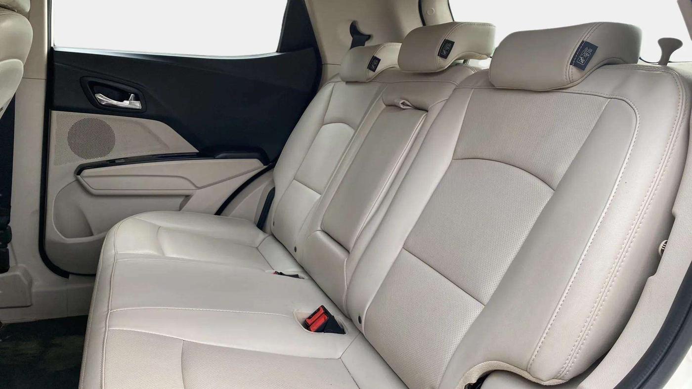 2021 Mahindra XUV300 W8 (O) 1.5 DIESEL, Diesel, Manual, 65,962 km, Right Side Rear Door Cabin