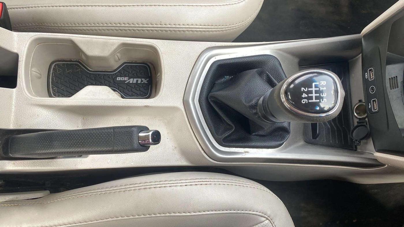 2021 Mahindra XUV300 W8 (O) 1.5 DIESEL, Diesel, Manual, 65,962 km, Gear Lever