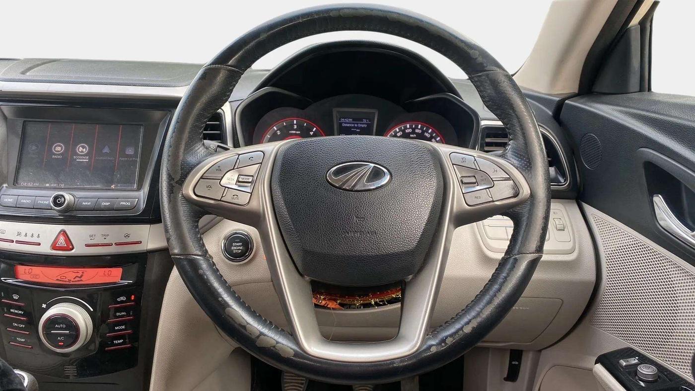 2021 Mahindra XUV300 W8 (O) 1.5 DIESEL, Diesel, Manual, 65,962 km, Steering Wheel Close Up