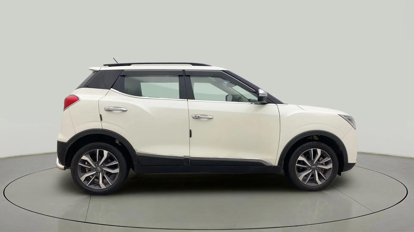 2021 Mahindra XUV300 W8 (O) 1.5 DIESEL, Diesel, Manual, 65,962 km, Right Side View