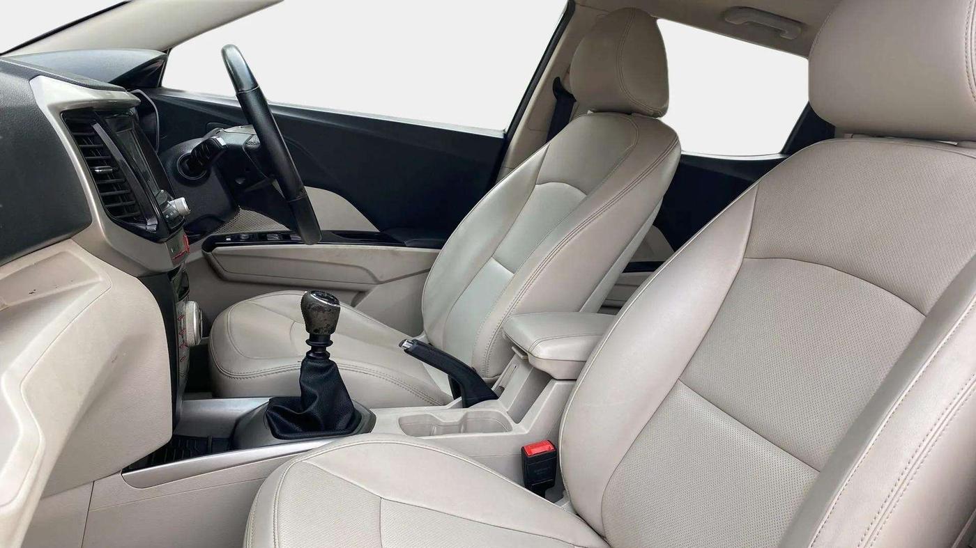 2021 Mahindra XUV300 W8 (O) 1.5 DIESEL, Diesel, Manual, 65,962 km, Right Side Front Door Cabin