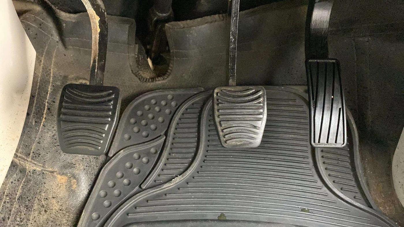 2021 Mahindra XUV300 W8 (O) 1.5 DIESEL, Diesel, Manual, 65,962 km, Pedals