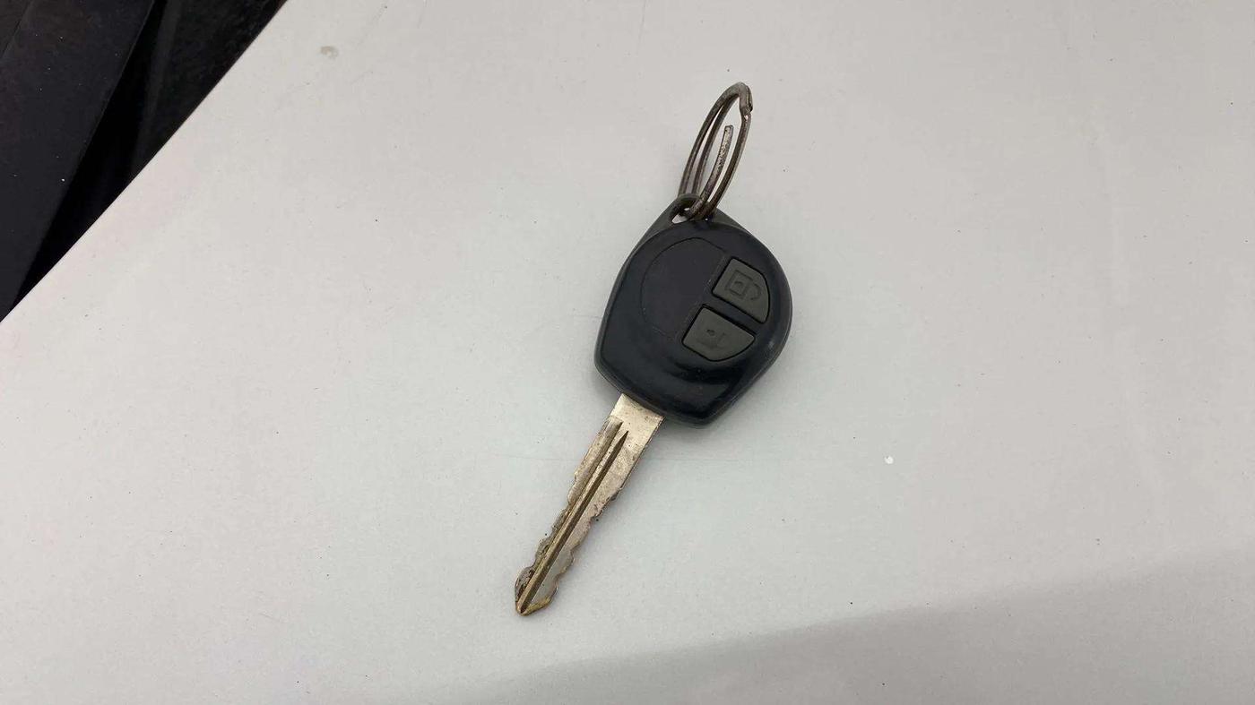 2013 Maruti Swift Dzire VXI, Petrol, Manual, 37,884 km, Key Close Up