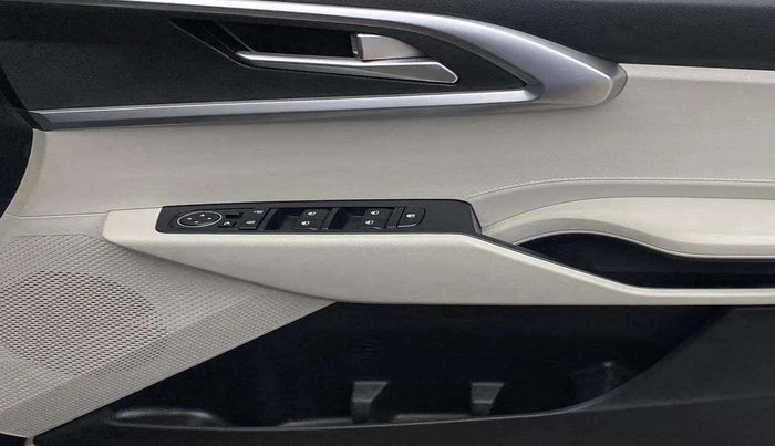 2023 KIA CARENS PRESTIGE PLUS 1.4 PETROL 7 STR, Petrol, Manual, 6,090 km, Driver Side Door Panels Control