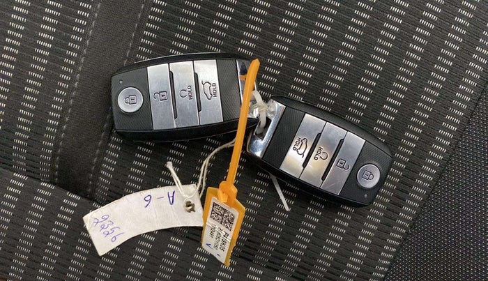 2023 KIA CARENS PRESTIGE PLUS 1.4 PETROL 7 STR, Petrol, Manual, 6,090 km, Key Close Up