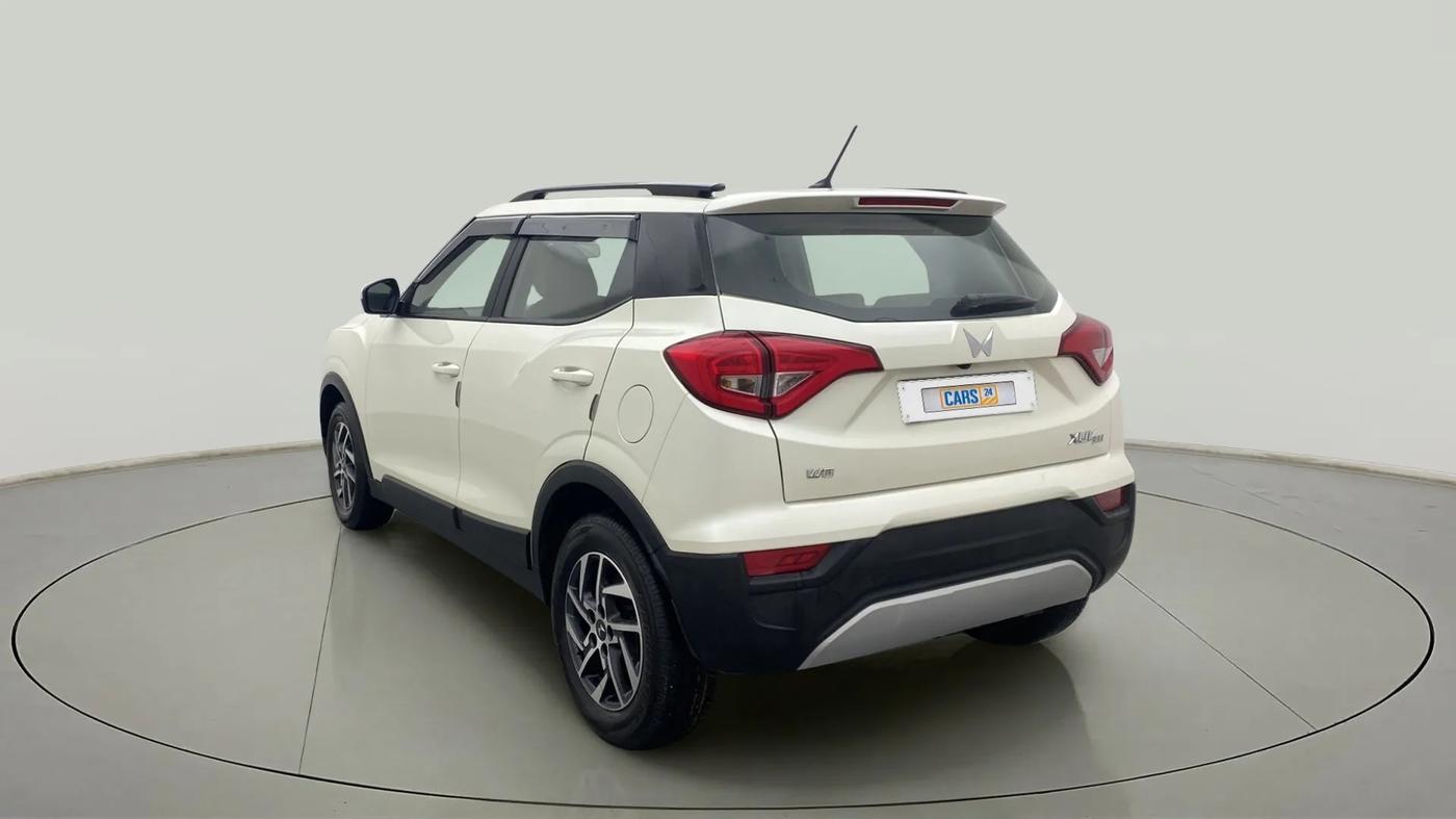 2022 Mahindra XUV300 W8 (O) 1.5 DIESEL, Diesel, Manual, 30,092 km, Left Back Diagonal
